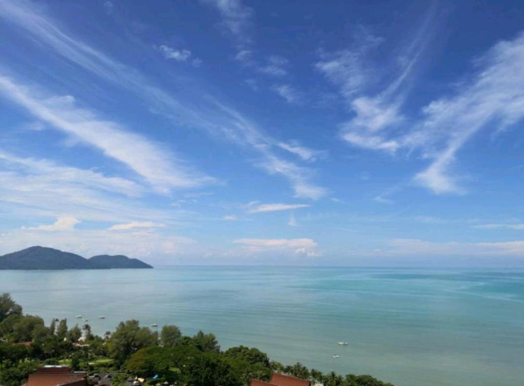 Deluxe Suite Seaview Batu Ferringhi 2304 - 2 Rooms Bagian luar foto